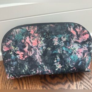 Lululemon Sun Up Sun Down Pouch Makup Bag Travel Dappled Daze Multi Blue floral